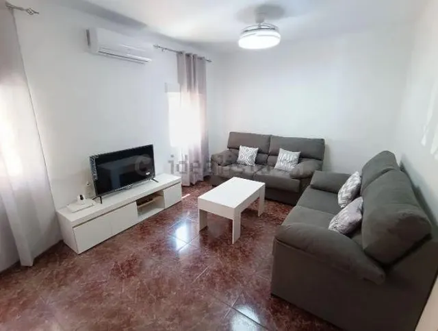 *SE ALQUILA PISO EN CALLE NAVARRA IDEAL PARA ESTUDIANTES*
