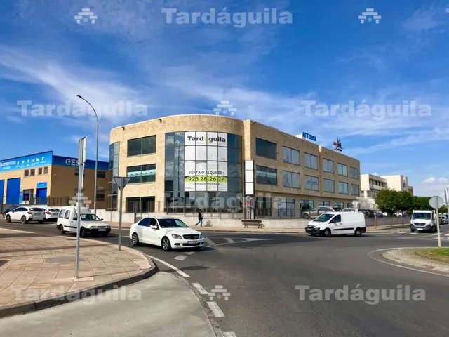 ALQUILER DE LOCAL EN EDIFICIO COMERCIAL