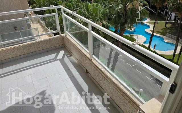 ¡Preciosas vistas al mar! Reformado en residencial con piscina y balcón — 10