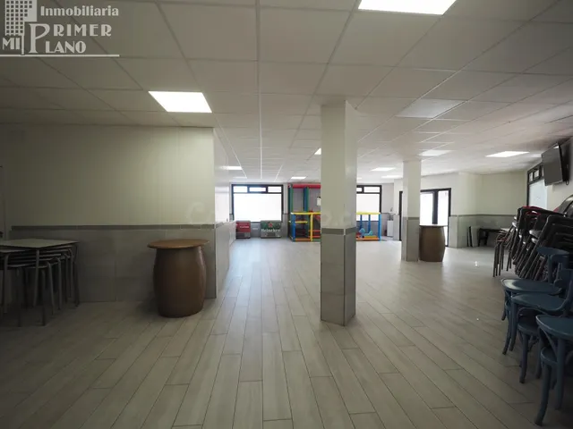 Se vende local comercial en el paseo Ramon Ugena - foto 5
