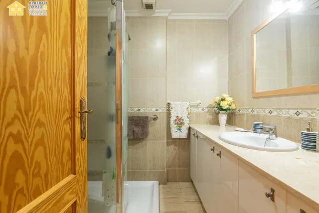 Piso soleado esquina con terraza y piscina comunitaria en El Altet — 24
