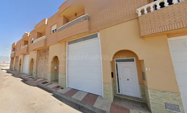 Se vende casa independiente OKUPA en Calle Loja 12 de Roquet
