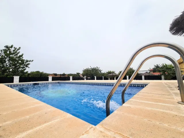 PRECIOSO CHALET CON PISCINA, CASA DE INVITADOS Y GRANDES TERRAZAS JUNTO A LLÍRIA — 31
