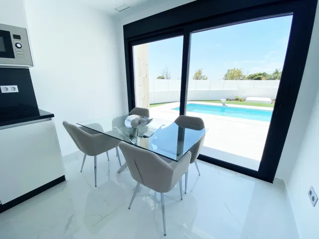 CHALET DE DISEÑO INDEPENDIENTE CON PISCINA — 28