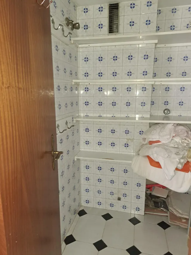 Amplio piso con 4 dormitorios y vistas al mar y Benidorm en zona Levante. — 37