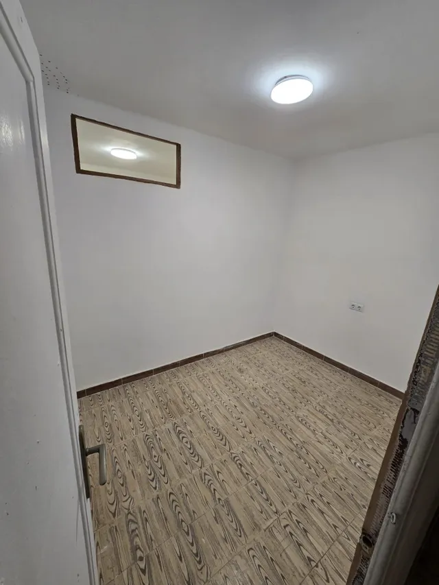 Se vende piso con arrendatario para inversores, Acogedor Apartamento de 2 habitaciones con Balcón en Tortosa. — 11