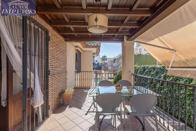 INCREÍBLE CHALET INDEPENDIENTE EN ZONA PRIVILEGIADA — 11