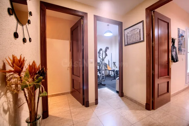 EXCLUSIVA LUZ DEL SUR: 3 dormitorios, patio y garaje junto a - foto 2