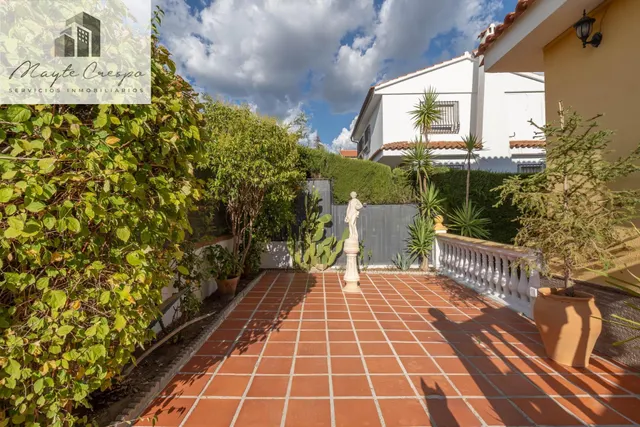 CHALET CON PISCINA Y JARDÍN A SOLO 10 MINUTOS DE GRANADA — 12