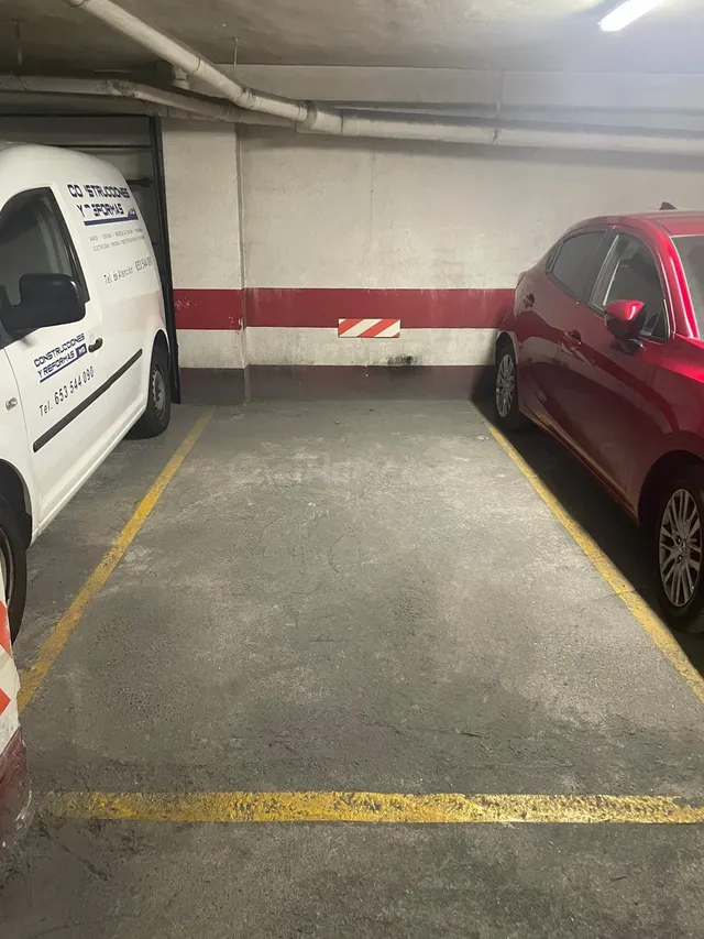 PLAZA DE GARAJE EN EL CENTRO DE ALICANTE CON TRASTERO ENORME - foto 4