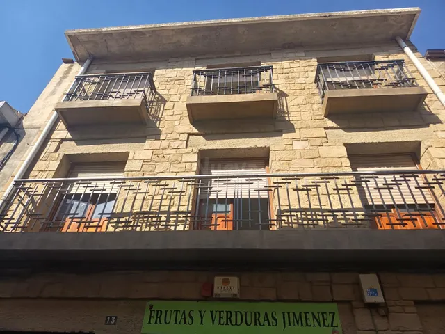 Edificio en Carcastillo. - foto 2