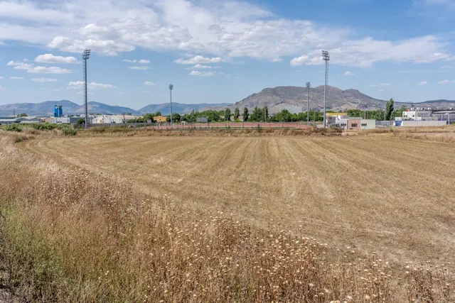 Parcela en Santa Fe (Granada). 80.000 € (801 m2). — 20