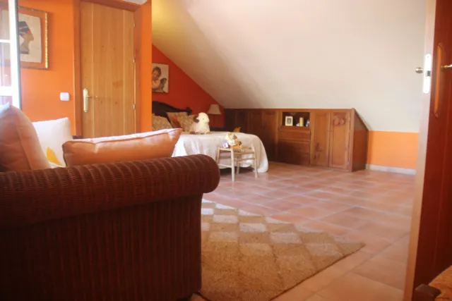 se vende casa adosada en el centro a tan solo 150 metros de la playa — 38