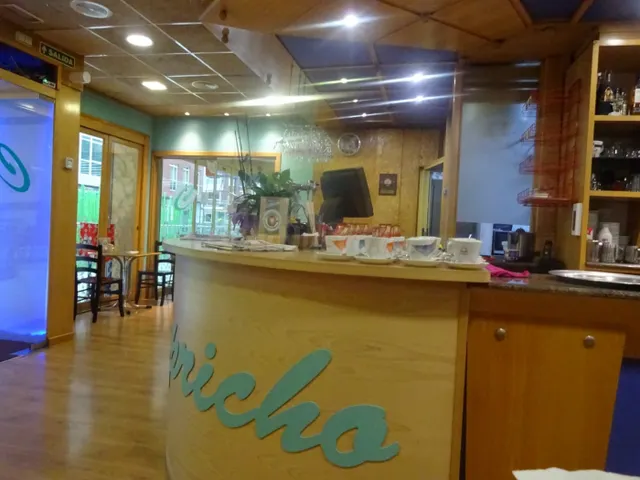 LOCAL EN PLENO FUNCIONAMIENTO CON LICENCIA DE RESTAURANTE EN - foto 4