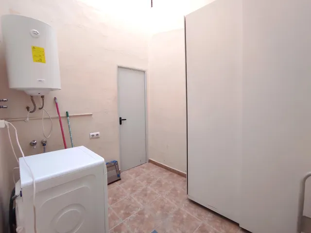 SE VENDE CASA CON AMPLIO PATIO EN PINOSO. — 5