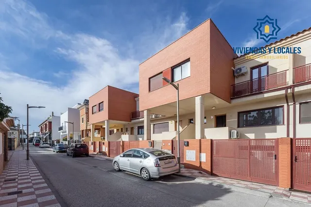 Amplia casa de 182 m2 con patio, gran sótano y a menos de 5 minutos del metro — 31