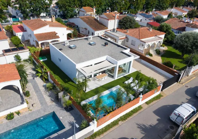 Exclusiva villa de diseño moderno con piscina privada, jardí - foto 3