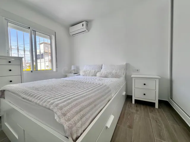 Villa de 5 dormitorios y 4 baños en San Miguel de Salinas (Alicante) — 20