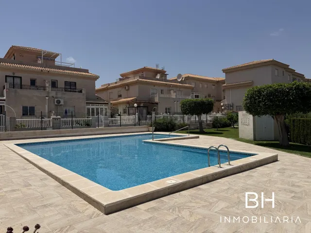 ¡Fantástico dúplex con solárium, jardín privado y piscina co - foto 4