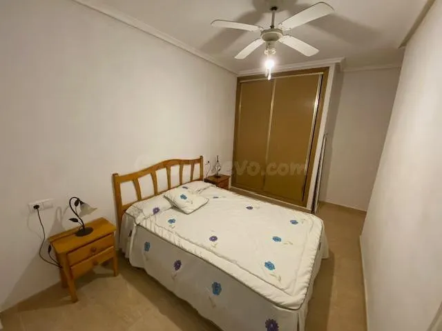 Piso en pleno centro, 2 dormitorios con orientación Este. - foto 5