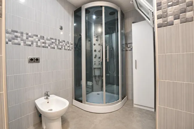 Casa en Reus con garaje para 4 coches, terraza y barbacoa — 17