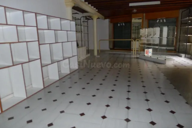 Bajo en alquiler en zona Catedral. - foto 2
