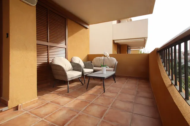 Soleado apartamento con vistas a la piscina en La Entrada, Punta Prima, Costa Blanca — 31