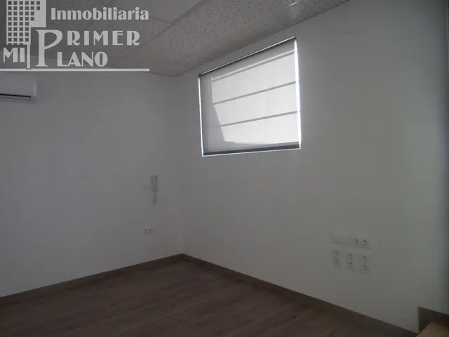 Oficina 110m² en venta - Avda. Antonio Huertas — 27