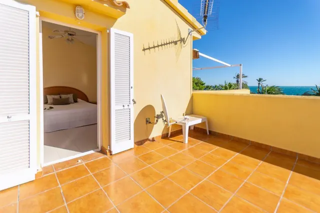 Magnifica villa de 347m2, situada a 1ª línea de mar — 26