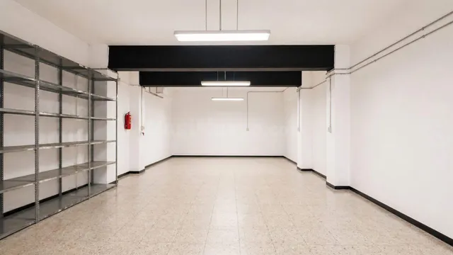 Local comercial diáfano en zona urbana — 3
