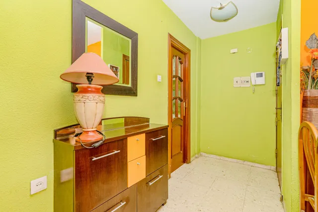 Piso exterior en zona cervantes, Granada, 8ª planta, muy luminoso, 87 m2, 3 dormitorios, vistas despejadas. — 31