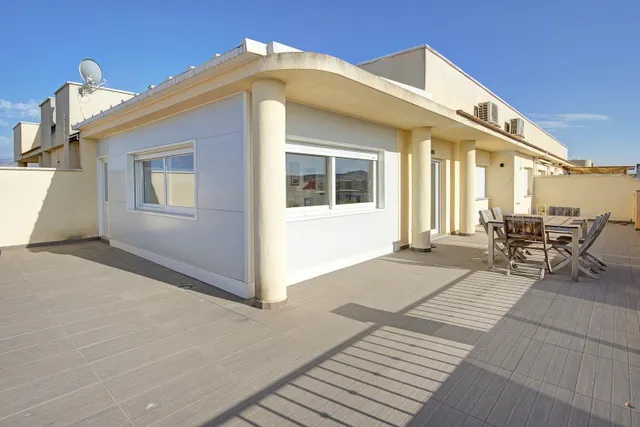Exclusivo ático dúplex reformado con magnífica terraza en esquina, ascensor y garaje — 7