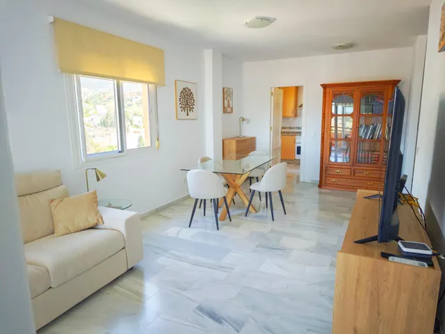 Piso situado en los Pacos con vistas al mar y a la montaña. — 10