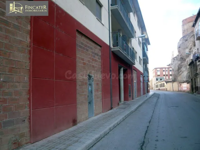 LOCAL EN UNA SOLA PLANTA CERCA DEL CENTRO - foto 3