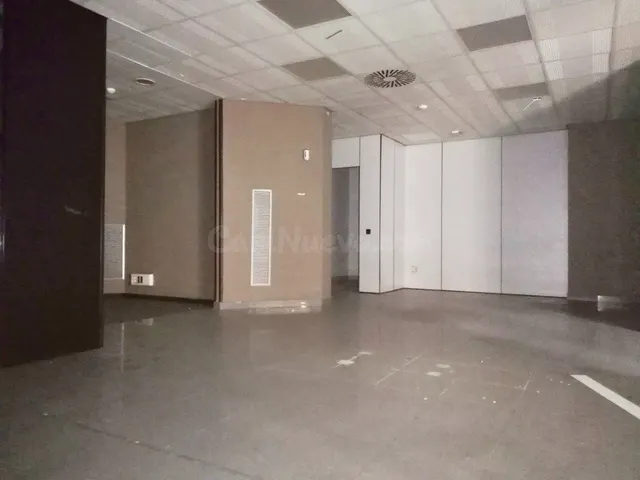 LOCAL COMERCIAL EN VENTA EN RENTABILIDAD EN C/ LOPEZ DE HOYOS 456. — 2