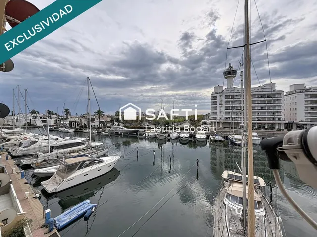 Estudio con vistas al canal, terraza y garaje privado en Emp