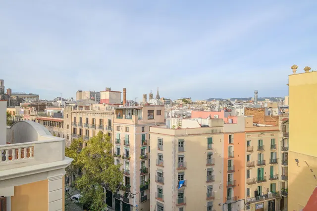 Espectacular vivienda esquinera con siete balcones frente al Mercat del Born — 47