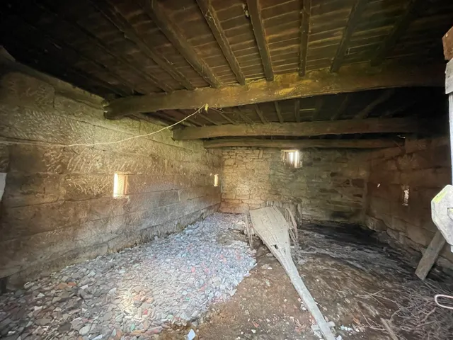 CASA DE PIEDRA  CON TERRENO PARA REHABILITAR — 7