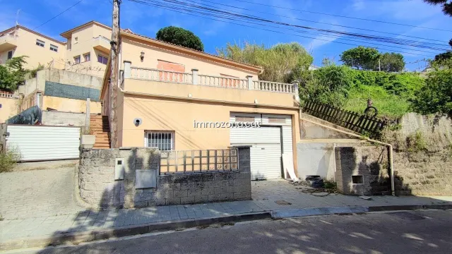 CASA SIN FINAL DE OBRA, DEL AÑO 2004, 194 M2 (107 M2 DE VIVI