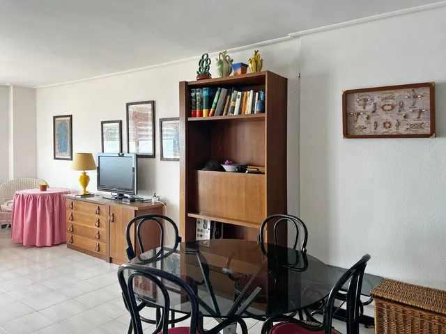 Vive frente al mar en Miami Platja: un hogar temporal con encanto y comodidad — 8