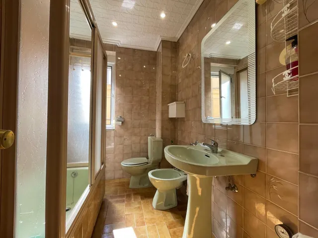 SE VENDE PISO ZONA ALTA — 18