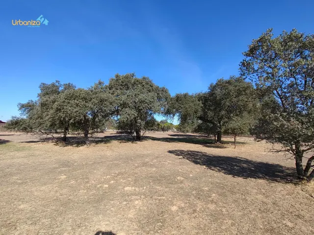 Parcela en tres arroyos totalmente vallada con pozo, portera de entrada y  2 acometidas de luz — 6