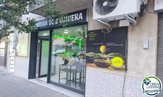 Oportunidad de local comercial en el centro de Roses, muy ce