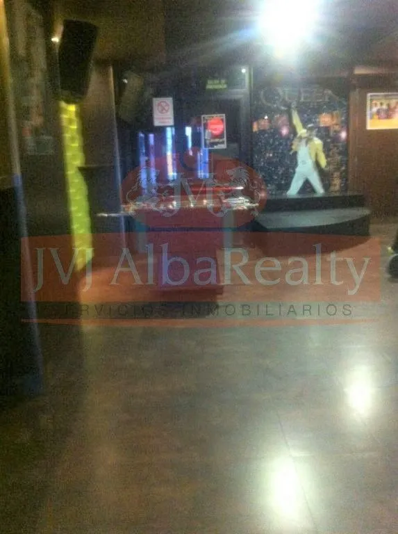 SE VENDE GRAN LOCAL EN EL CENTRO CON NEGOCIO DE HOSTELERIA INCLUIDO — 3