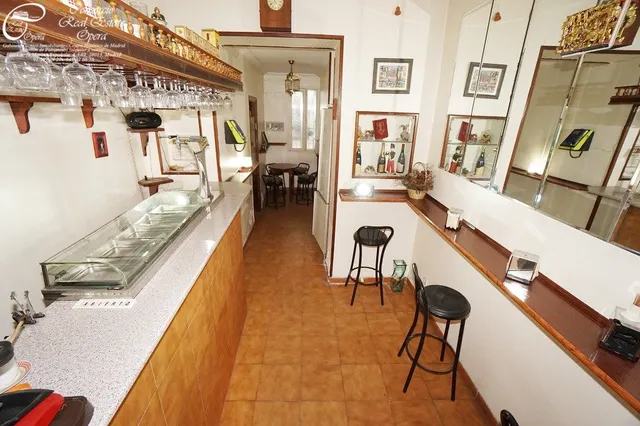 BAR CAFETERIA FRENTE A METRO Y RENFE PIRAMIDES — 15