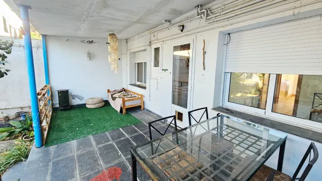 VIVIENDA EN PLANTA BAJA CON 2 VECINOS CON JARDÍN — 30