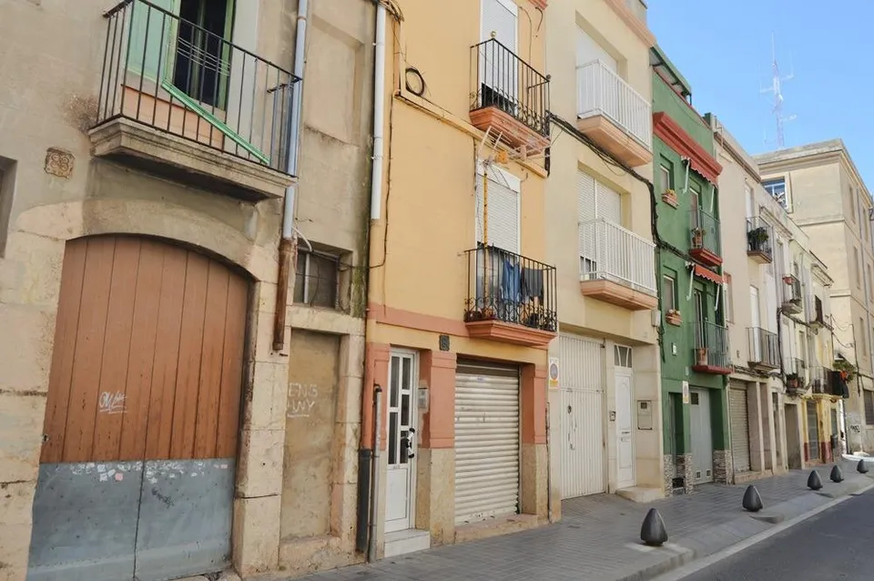 Plaza de parking en centro de Reus (calle Roser)