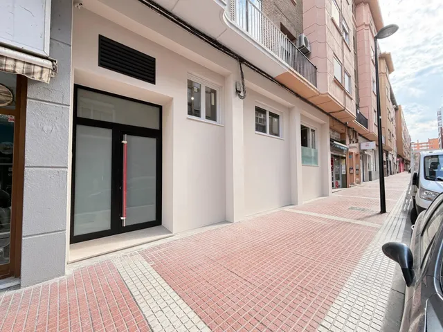 SE VENDE AMPLIO PISO DE DOS DORMITORIOS CON REFORMA A ESTRENAR EN ARRABAL - ZARAGOZA — 40
