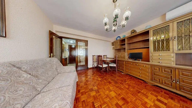 Piso de 72m2 útiles. Distribuido en tres dormitorios, salón, cocina, baño, despensa y amplio balcón — 8