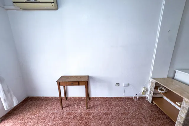 Piso en primera planta en Plaza de La Habana (Parque del Cuba) — 70 m2, 3 dormitorios, balcón amplio y patio comunitario — 6